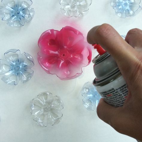 Plastic Bottle Crafts Flowers, Water Bottle Flowers, Water Bottle Crafts, Bottle Flowers, Plastic Bottle Art, Plastic Bottle Flowers, Plastic Water Bottles, Acrylic Craft Paint, Diy Bottle Crafts