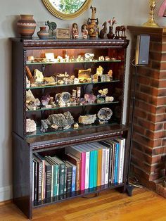 crystal organization Crystal Arrangements, Collection Display Ideas, Rock Collection Display, Crystal Interior, Rock Display, Mineral Display, Crystal Display, Collection Display, Smithsonian Institution