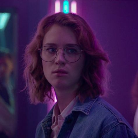 Black Mirror, San Junipero, Mackenzie Davis Cameron Howe, Black Mirror San Junipero, San Junipero, Mackenzie Davis, Gugu Mbatha Raw, Sam Mendes, Hair Reference, Best Series, Black Mirror