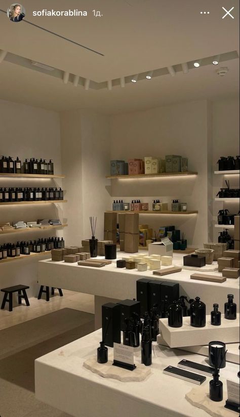 Soap Shop Interior Design, Candle Shop Aesthetic, Candle Store Interior, Perfume Store Interior Design, Candle Shop Interior, Candle Store Display, Candle Making Shop, Furniture Store Interior, Fragrance Display