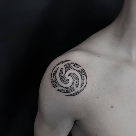 Mauri Small Tattoo, Minimalist Shoulder Tattoo Men, Koru Tattoo Maori, Circle Tattoo Shoulder, Small Maori Tattoo, Small Polynesian Tattoo, Kiwiana Tattoo, Tattoo Ideas Female Finger, Finger Tattoo Minimalist