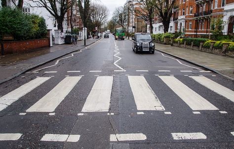 London’s 20 Most Expensive (and Exclusive) Streets Abbey Road Crossing, Pedestrian Crossing, Weekend In London, Abbey Road Studio, Zebra Crossing, God Save The Queen, London Itinerary, Lombard Street, London Attractions