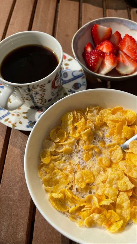 Light Breakfast Ideas Healthy, Cereal Breakfast, Balanced Breakfast, Healthy Food Inspiration, Sunny Morning, Healthy Food Dishes, Healthy Food Motivation, Healthy Lifestyle Food, Food Recepie