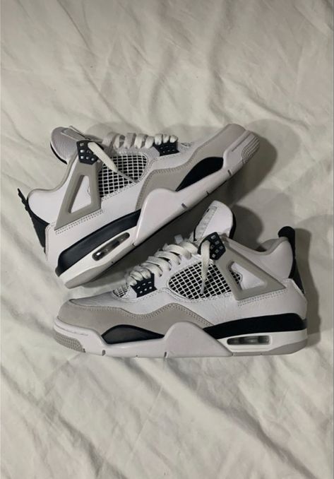 Jordan Air 4 Retro, Jordan Air 4, Rick Owens Shoes, Victoria Shoes, Gucci Balenciaga, Dr Shoes, Nike Fashion Shoes, Pretty Shoes Sneakers, Jordan 4s