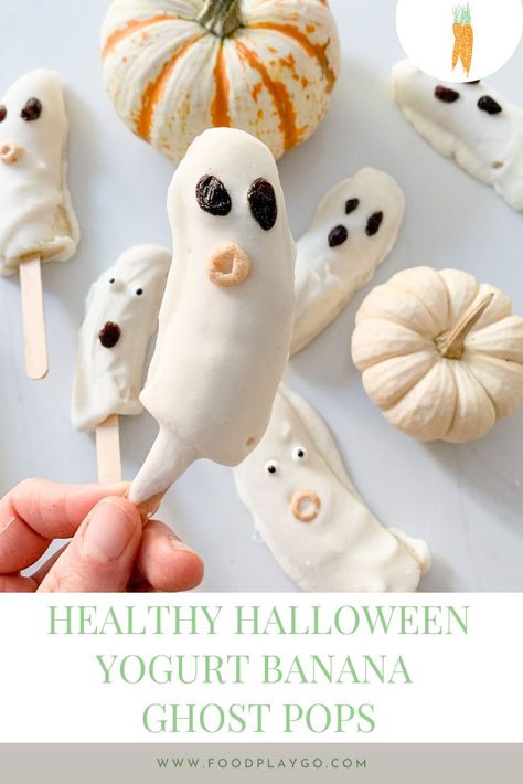 Yogurt dipped frozen banana ghosts Ghost Banana Pops, Banana Ghosts Halloween, Halloween Food Blw, Health Halloween Treats, Banana Halloween Treats, Halloween Food Ideas For Toddlers, Ghost Snacks For Kids, Halloween Toddler Meals, Toddler Halloween Food Ideas