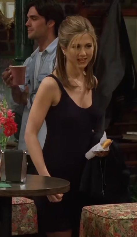 Jennifer Aniston Black Dress, Rachel Green Black Dress, Rachel Green Outfits Season 1, Rachel Green Dress, Rachel Green Hairstyles, Friends Rachel Outfits, Green Black Dress, Rachel Greene, Black Work Outfit