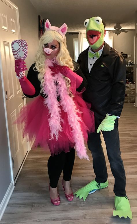 Miss Piggie Costume, Miss Piggy And Kermit Costumes Couple, Old Couple From Up Costumes, Emu Costume Diy, Unserious Halloween Costumes, Diy Miss Piggy Costume, Kermit The Frog And Miss Piggy Costume, Mrs Piggy Costume, Women Funny Halloween Costumes