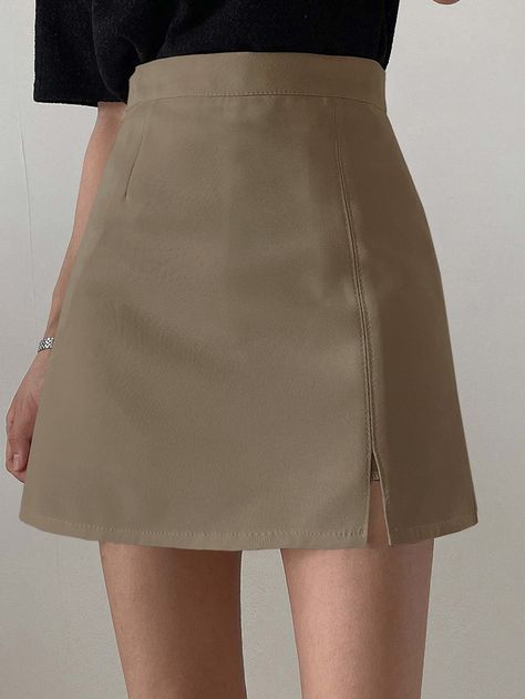 Khaki Skirt Outfits, Business Casual Skirt, Split Hem Skirt, Khaki Skirt, Stylish Work Attire, Outfit Hijab, Fitted Skirt, Work Attire, Split Hem