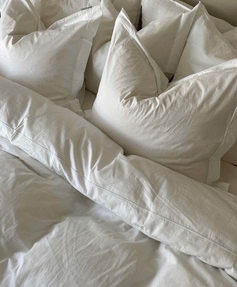 Drømme Liv, White Sheets, How To Wake Up Early, New Energy, Fresh And Clean, Bedroom Inspo, Dream Room, Future House, White Linen