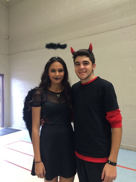 Devils Couple Costume, Fallen Angel Costume Ideas, Black Angel Halloween Costume, Fallen Angel Halloween, Angel Costume Diy, Black Angel Costume, Angel Couple, Cool Couple Halloween Costumes, Angel And Devil Costume