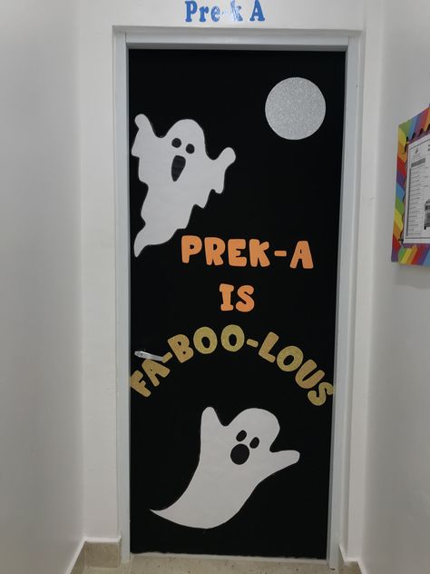 Ghost Halloween Door Decorations For School, Speech Halloween Door Decorations, October Classroom Window Ideas, Door Decorating Halloween Contest, Prek Halloween Door Decoration, Pre K Halloween Door Ideas, Ghost Door Decorations Classroom, Halloween Door Preschool, Halloween Preschool Bulletin Boards