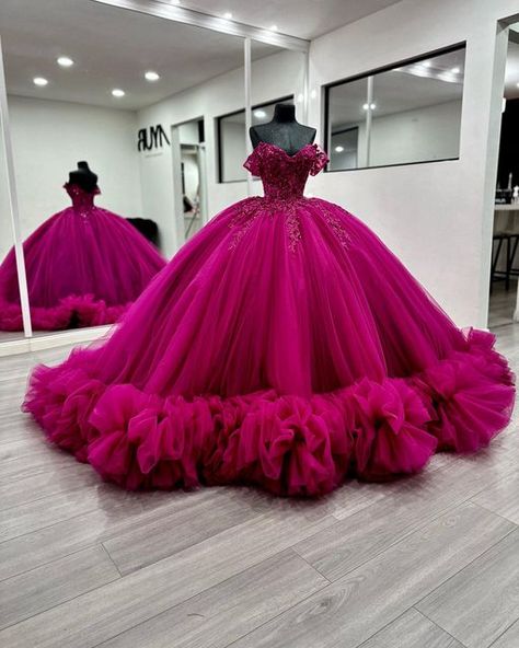 AYUB on Instagram: "Hermoso #xvaños 😍 #ayubdesigns ❤️💜💚🧡💛💙 Vendido!" Sweet 16 Ball Gowns, Hot Pink Quinceanera Dresses, Sweet 16 Ball, Princess Quinceanera Dresses, Xv Dresses, Purple Quinceanera Dresses, Sweet 15 Dresses, Quinceñera Dresses, Quinceanera Dresses Pink