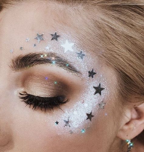 Star Face Gems Makeup, Star Rave Makeup, Sparkly Witch Makeup, Star Festival Makeup, Disco Ball Face Paint, Rave Face Gems, Cute Alien Makeup Halloween, Festival Makeup Glitter Rave Make Up, Alien Superstar Makeup