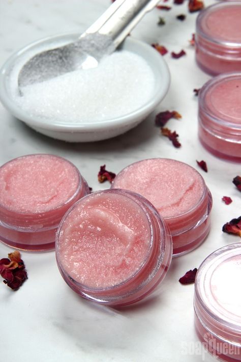 Learn how to make sugar lip scrub with coconut oil, cocoa butter and granulated sugar. This lip scrub recipe has a hint of color and a rose fragrance. Sugar Lip Scrub Diy, Queen Sugar, Lip Scrub Recipe, Soap Queen, Săpunuri Handmade, Scrub Diy, Lip Scrub Diy, Face Scrub Homemade, Lip Scrubs