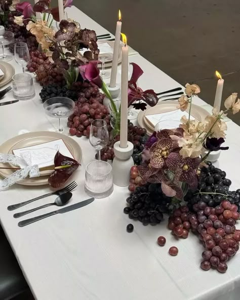 Purple And Red Table Setting, Fruit And Floral Tablescape, Table Decoration With Fruits, Caviar Tablescape, Contemporary Wedding Table Decor, Grape Centerpiece Wedding, Wine Party Table Decor, Burgundy Candles Wedding, Wedding Fruit Centerpiece