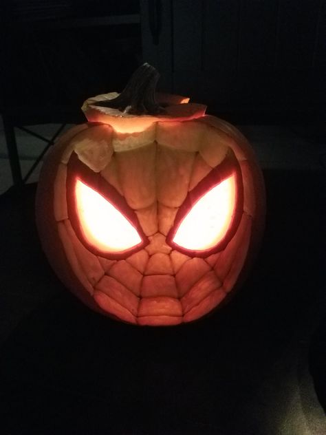 I carved a Spidey pumpkin for this weekend! Pumpkin Spiderman, Spiderman Pumpkin Carving, Spiderman Stencil, Spiderman Pumpkin, Spiderman Memes, Pumpkin Carving Pattern, Spiderman Stuff, Carving Templates, Tall Pumpkin