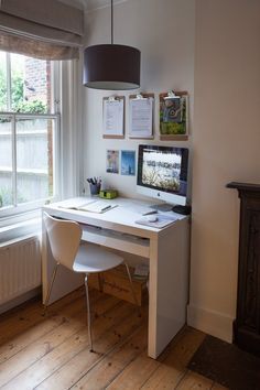 Where can I tuck my small desk and computer? - Cathy & Tony's Calm, Creative English Home — House Tour | Apartment Therapy Therapy Photo, Mesa Home Office, Tricorn Black, Tiny Home Office, Tiny Office, Indoor Ideas, Desk Diy, Apartment Stuff, Small Space Office