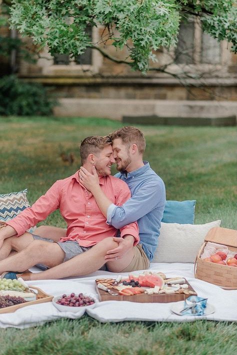 Picnic Engagement, Men Kissing, Gay Romance, Engagement Poses, Outdoor Picnic, Gay Wedding, Gay Love, Couples In Love, Man In Love