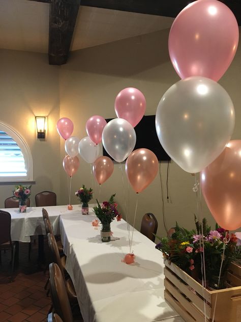 Balloon Bouquet Table Centerpiece, Table Ballons Decoration, 3 Balloon Bouquet, Balloon Centerpieces Birthday, Ballon Centerpieces Simple, Small Balloon Bouquet, Small Balloon Centerpieces, Fundraiser Centerpieces, 21st Birthday Centerpieces