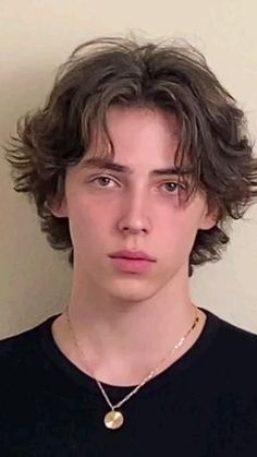 Cute Brunette Guys Middle Part, Long Teen Boy Hair, Teen Boy Hairstyles Medium, Teen Boy Long Hair, White Boy Hair, Tiktok Boy Haircut, Hair Styles For Teen Boys, White Boy Haircut, Middle Part Long Hair