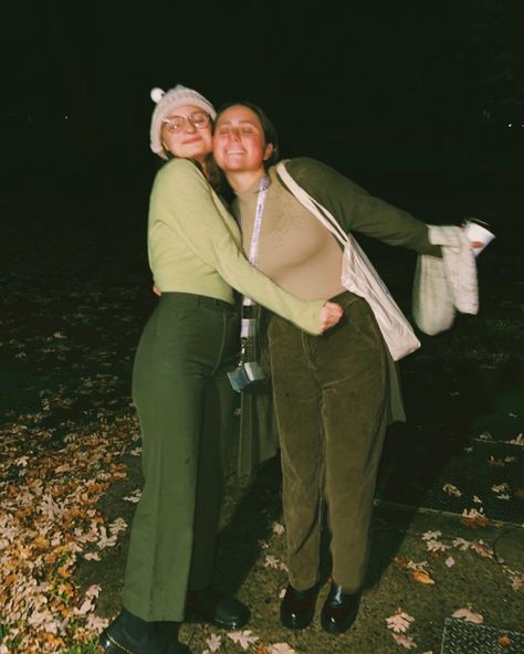 Frog And Toad Halloween Costume, Frog And Toad Costume Diy, Frog And Toad Outfit, Frog And Toad Costume, Lesbian Halloween Costumes, Toad And Frog, Toad Costume, Frog Costume, Character Cosplay