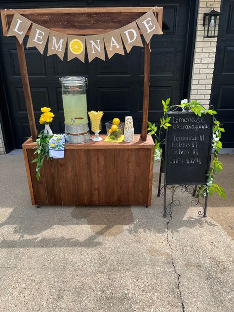 Lemonade Stand - Etsy Lemonade Stand Checklist, Lemonade Stand Design, Lemonade Stand Alternatives, Lemonade Stand Treats, Lemonade Stand Ideas Business, Cute Lemonade Stand Ideas, Lemonade Stand Aesthetic, Kids Lemonade Stand, Lemonade Cart