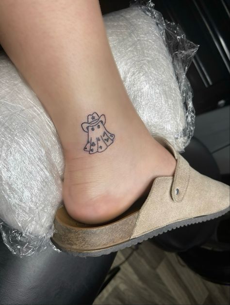 Cute Small Nashville Tattoos, Ghost Tattoos Cowboy Hat, Animal In Cowboy Hat Tattoo, Ghost With Sunglasses Tattoo, Mini Ghost Tattoo Matching, Cow With Cowboy Hat Tattoo, Western Ghost Tattoo, Cowboy Inspired Tattoo, Cowgirl Ghost Tattoo