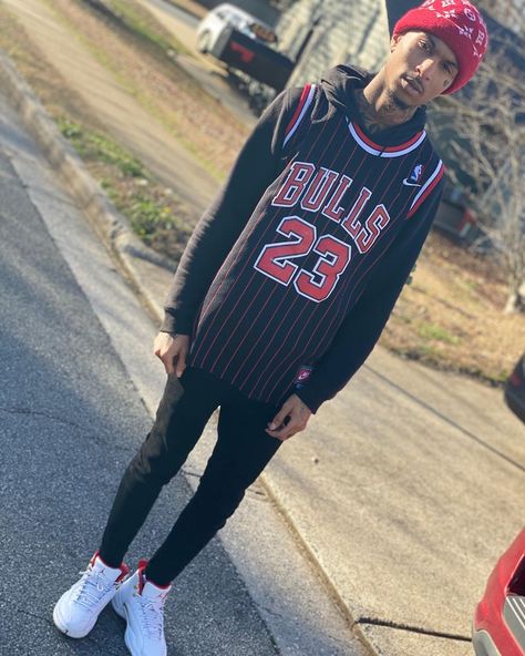 SWIPA GANG 🦊’s Instagram profile post: “They say when a lot of bad keep happening something big is about to happen ✊🏽 #Staypositive” Basketball Jersey Over Hoodie Outfit, Jersey Over Hoodie Outfit, Jersey Over Hoodie, Shirt Over Hoodie Outfit, Basketball Jersey Outfit, Jersey Outfits, Hoodie Outfit Men, Outfits Sporty, Nba Outfit