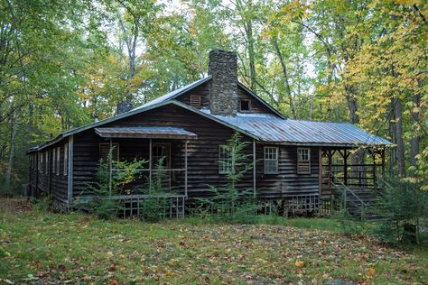 Old Cabins, Smoky Mountains Cabins, Tennessee Vacation, Gatlinburg Tn, Mountain Vacations, Mountain Travel, Great Smoky Mountains National Park, Smoky Mountain National Park, Cabin In The Woods