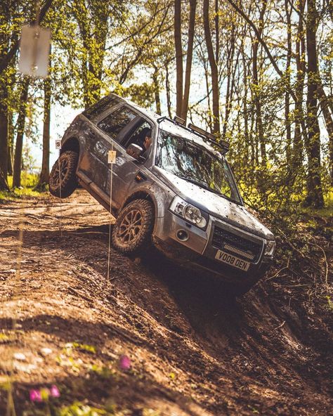 @landroverphotoalbum: “I know I've posted this before - but it's awesome to see a Freelander 2 in action! By…” Landrover Freelander, Transportation Poster, Freelander 2, Land Rover Freelander, Grand Vitara, Rover Discovery, Car Ads, Range Rover, Toys For Boys