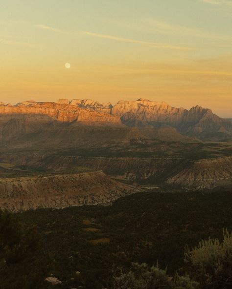 blue hour in the desert🌕 i’ll be back in utah this summer & i’m now booking couples & small family shoots for the month of July! fill out the form in my bio with any inquiries🤎 🏜️Capitol Reef NP: July 5-7 🌿Salt Lake City: July 8-29 #utahphotographer #southernutahvideographer #zionbride #zionnationalpark #beautifuldestinations #utahbride #yournationalparks #travel #authenticlovemag #dirtybootsandmessyhair #unscriptedposingapp #theromanticsclub 🏷️ utah photographer, southern utah photograp... Dream Location, Cinematic Photos, Utah Desert, Great Salt Lake, Capitol Reef, Month Of July, Desert Sunset, Southern Utah, Now Booking