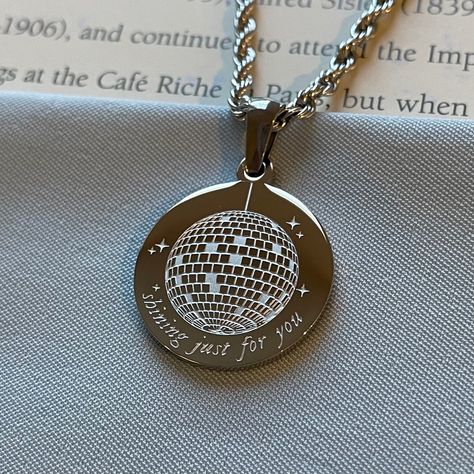 Shining for You Necklace Engraved Circle Chain Pendant Necklace - Etsy Taylor Swift Necklace, Necklace Barbie, Circle Chain, Barbie Movie, Necklace Diy, Charm Necklaces, Engraved Necklace, Chain Pendant, Circle Pendant