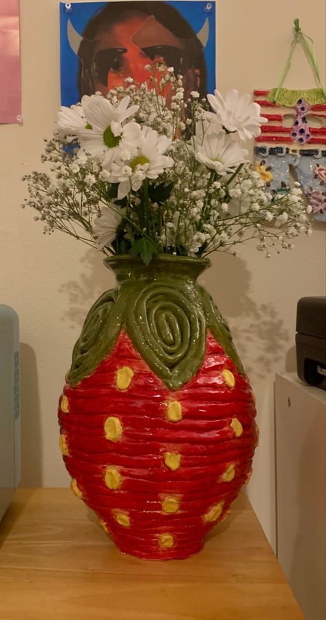 Strawberry vase ceramic inspiration Inspo fruit ceramics Ceramic Coil Vase Ideas, Coil Pots Ideas Design, Ceramics Coil Vase, Clay Coil Pots Simple, Cool Vessel Ideas, Cute Vases Ceramics, Ceramic Art Coil, Coil Pot Inspiration, Ceramic Coil Sculpture