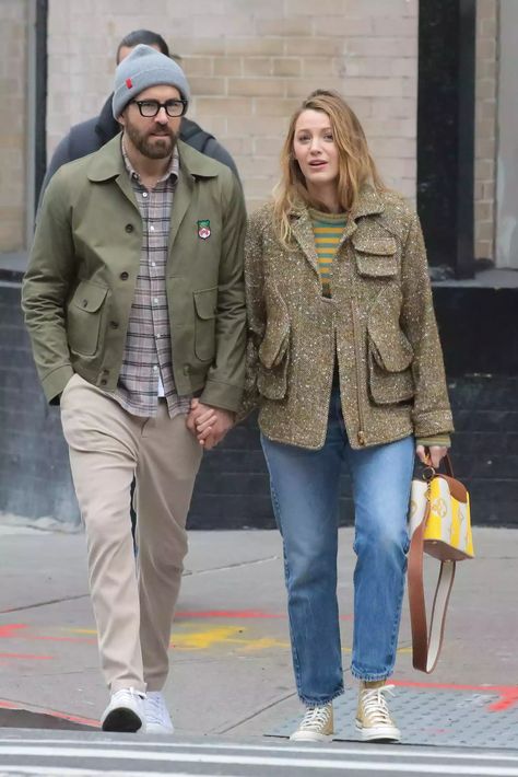 Converse High Outfit, Yellow Converse Outfit, Converse High Tops Outfit, Green Fall Jacket, Blake Lively And Ryan Reynolds, Blake Lively Ryan Reynolds, Blake And Ryan, Yellow Converse, Navy Trench Coat