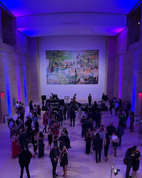 Philadelphia Art Museum puts on a good party 🏛️ #artish Art Event Aesthetic, Art Gallery Party, Art Gallery Event, Museum Party, Philadelphia Art Museum, Gallery Party, Gala Night, Benaki Museum, America Party