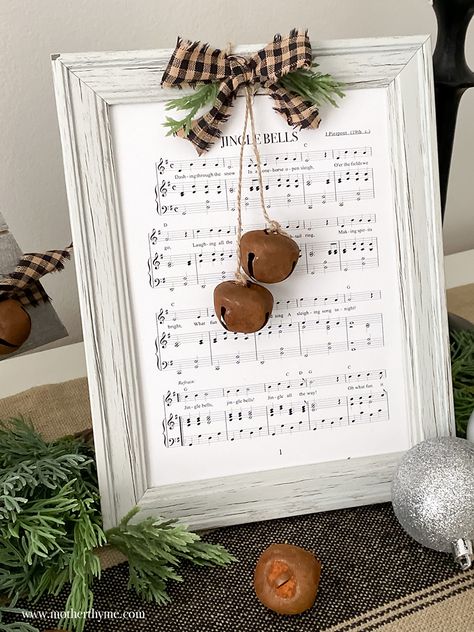 Christmas Wall Signs Diy, Christmas Picture Frames Diy Craft Ideas, Easy Home Decor Ideas Diy, Mother Thyme Crafts, Small Crafts To Sell, Music Sheet Crafts, Mini Frames Ideas, Crafts With Books, Diy Christmas Wall Decorations