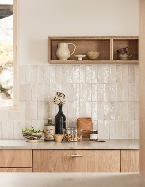 Organic Modern Kitchen, Apartment Ideas For Men, Koti Diy, Casa Vintage, Kitchen Splashback, Kitchen Room Design, Kitchen Inspiration Design, Kitchen Tiles Backsplash, Kitchen Tiles