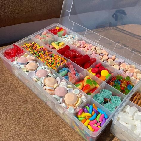 Airport Food Ideas, Candy Storage Ideas, Snackle Box Ideas, Snack Box Ideas, Field Trip Lunch, Candy Drawer, Plane Snacks, Airplane Snacks, Candy Salad