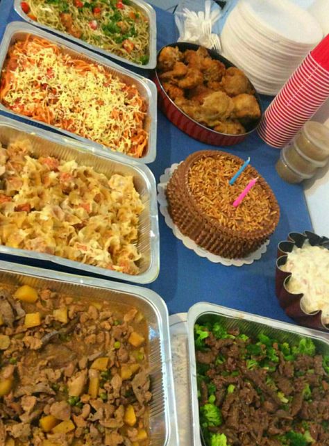 Filipino Birthday Party Food, Filipino Party, Bbq Dishes, Philippines Food, Food Buffet, Party Food Buffet, Birthday Party Food, Lunch Recipes Healthy, Filipino Food