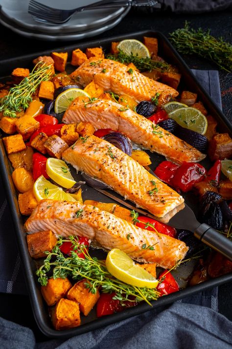 Savoury Meals, Maple Salmon, Salmon And Sweet Potato, Läcker Mat, Quick Weeknight Dinners, Easy Weeknight Dinners, Seafood Dishes, Salmon Recipes, Weeknight Meals