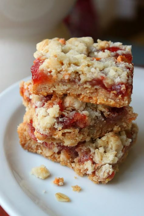 DONE ~ Jam & Oatmeal Bars - These were great. Quick, simple, kid-chef friendly, and best of all yummy.  The possibilities are endless with this recipe as far as combinations go.  For our first batch I used a butter pecan cake mix and red raspberry jam and it turned out fantastic.  I'm curious to try a chocolate cake mix with maybe some raspberry jam or orange marmalade. ~Amy Bars Dessert Recipes, Dessert Recipes Christmas, Shortbread Bars Recipes, Jam Bars, Cherry Pie Bars, Bars Dessert, Butter Pecan Cake, Shortbread Bars, Shortbread Recipes