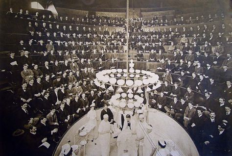 medicalschool: Photograph of the operating theatre at Jefferson Medical College, Philadelphia, 1900. Victorian Operating Theatre, Edwardian Medicine, Operation Theatre, Operating Theatre, Medical Antiques, Wammy's House, Philadelphia Usa, Surgical Technologist, Medical Photos