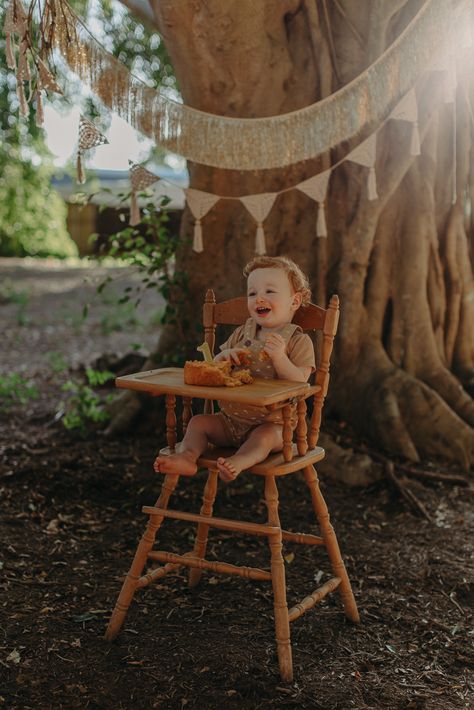 Check out this super cute outdoor cake smash mini photoshoot featuring a vintage highchair.

1st birthday ideas, 1st birthday present, cake smash photoshoot, highchair, outdoor, park, bunting, crochet bunting, cake Vintage High Chair 1st Birthday, Wooden High Chair Photoshoot, Outdoor Cake Smash Girl, Outdoor Cake Smash Boy, Outdoor Smash Cake Photoshoot, Outdoor 1st Birthday Pictures, Vintage Cake Smash, First Birthday Cake Smash Photoshoot, Vintage Highchair