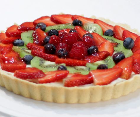 Fruit Tart Crust, Fruit Tart Glaze, Fruit Tart Recipe Easy, Easy Fruit Tart, Desert Fruit, Fruit Flan, Cake Mix Pancakes, Tart Fruit, Mini Fruit Tarts