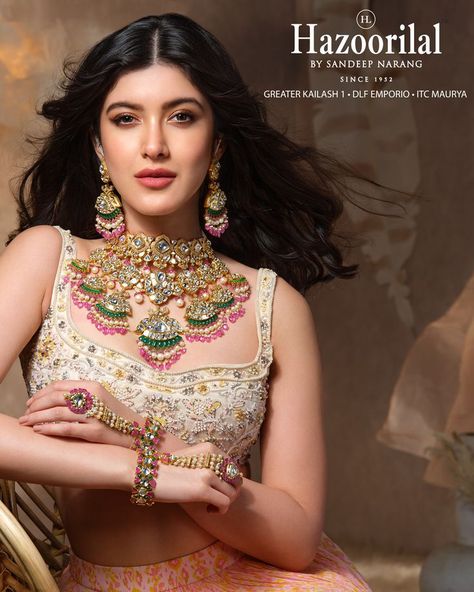 Introducing the ever so stunning @shanayakapoor02 as the new face of Hazoorilal By Sandeep Narang . . #HazoorilalBySandeepNarang #Campaign2021 #Diamonds #Gold #Polki #HighJewellery #FineJewellery #JeweleryGram #InstaJewellery #JewelleryForBrides #Weddings #Brides #BridalJewellery #Bollywood #ShanayaKapoor #HazoorilalJewellers #hazoorilal Hazoorilal Jewellers Polki, Uncut Necklace, Indian Mangalsutra, Hazoorilal Jewellers, Shanaya Kapoor, Bridal Jewellery Inspiration, Neck Pieces Jewelry, Indian Bridal Photos, Extraordinary Jewelry