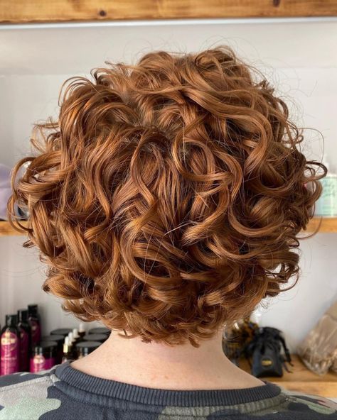 Short Rounded Copper Bob Curly Hair Short Curly Crochet Hair, Hairstyles For Short Curly Hair, Short Curly Cuts, Curly Pixie Hairstyles, Bob Haircut Curly, Brown Curly Hair, Red Curly Hair, Hair Adviser, Thick Curly Hair