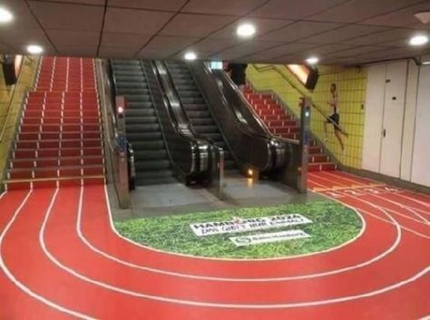 Guerrilla Advertising, Guerrilla Marketing, 광고 디자인, Subway Station, Publicidad Creativa, Experiential Marketing, Take The Stairs, Street Marketing, Great Ads