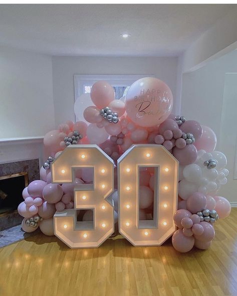 30th Birthday Themes, Deco Ballon, Birthday Room Decorations, 30th Birthday Decorations, 30th Bday, Paper Flower Decor, Black Balloons, Adult Birthday Party, 60th Birthday Party