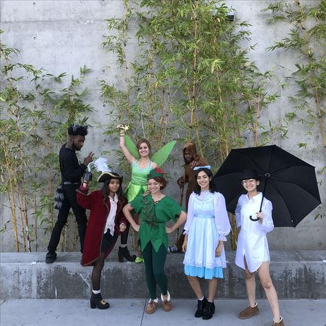 Peter Pan Costumes Diy, Peter Pan Group Halloween Costumes, Group Peter Pan Costumes, Peter Pan Outfit Ideas, Peter Pan Group Costume Ideas, Peter Pan Group Costume, Peter Pan Trunk Or Treat, Disfraz Peter Pan, Peter Pan Halloween Costumes