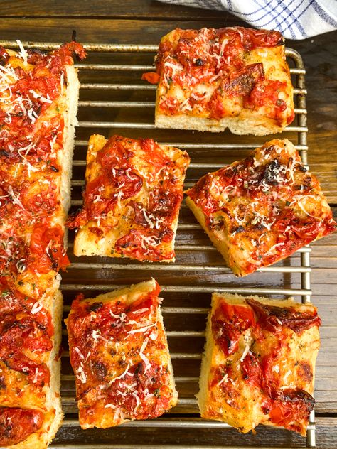 How To Roast Tomatoes, Roasted Tomatoes And Garlic, Tomato Focaccia, Easy Focaccia Bread Recipe, Foccacia Recipe, Roast Tomatoes, Bread Roast, Foccacia Bread, Oven Roasted Tomatoes